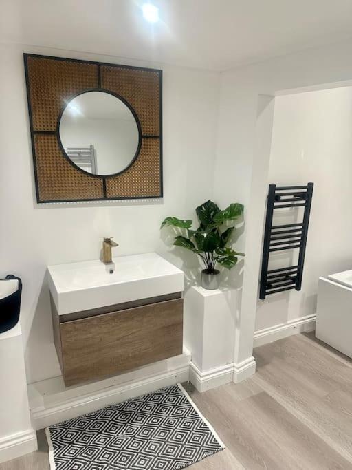Cosy Stylish Studio Apartment Trowbridge Exteriör bild