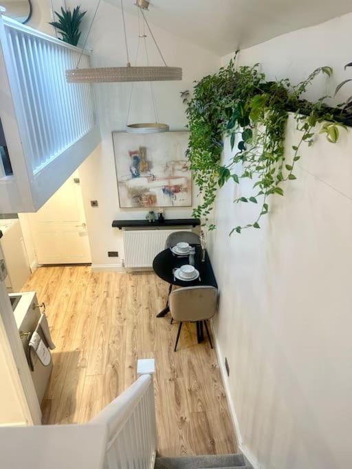 Cosy Stylish Studio Apartment Trowbridge Exteriör bild