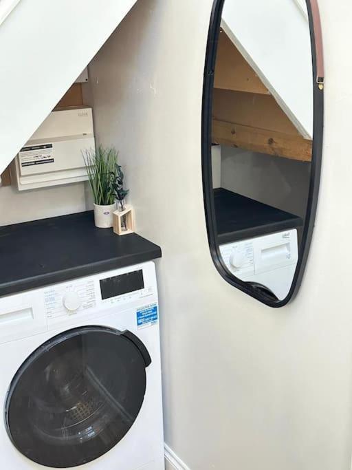 Cosy Stylish Studio Apartment Trowbridge Exteriör bild